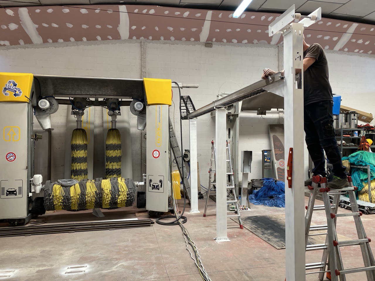 Trabajo de reconstrucción en taller Garzón SAT